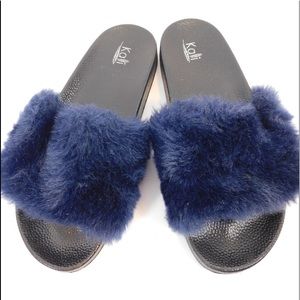 Kali dark blue faux fur slippers EUC navy scuffs